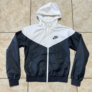 Nike Sportswear Windrunner Windbreaker Women’s Jacket Size Medium